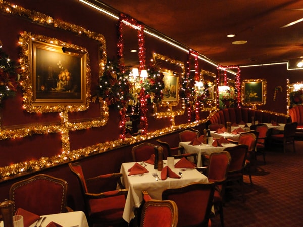 Cách trang trí Noel cho nhà hàng, quán ăn