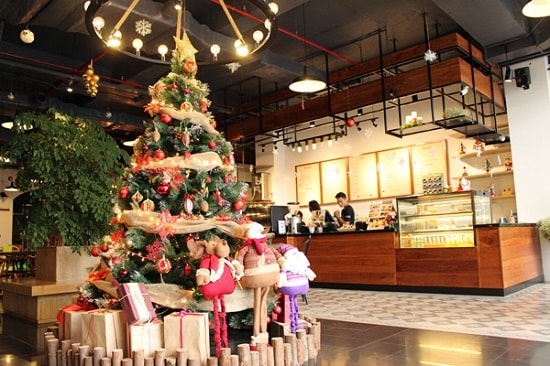 Cách trang trí Noel cho quán café ấn tượng